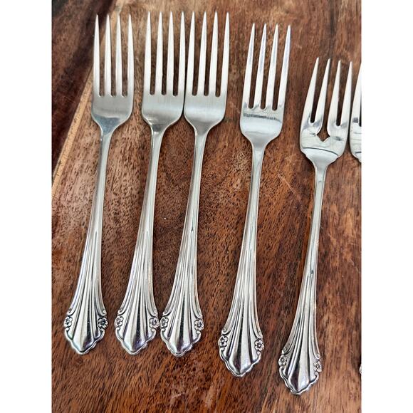 Oneida Community Marquette Stainless Steel Dinner Forks & Knifes - Picture 7 of 8